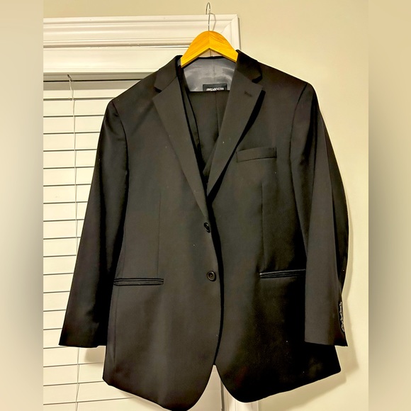 Kenneth Cole men’s 3 piece suit - Picture 1 of 3